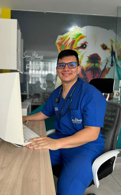 Médico Veterinario Daniel Mauricio Calderón